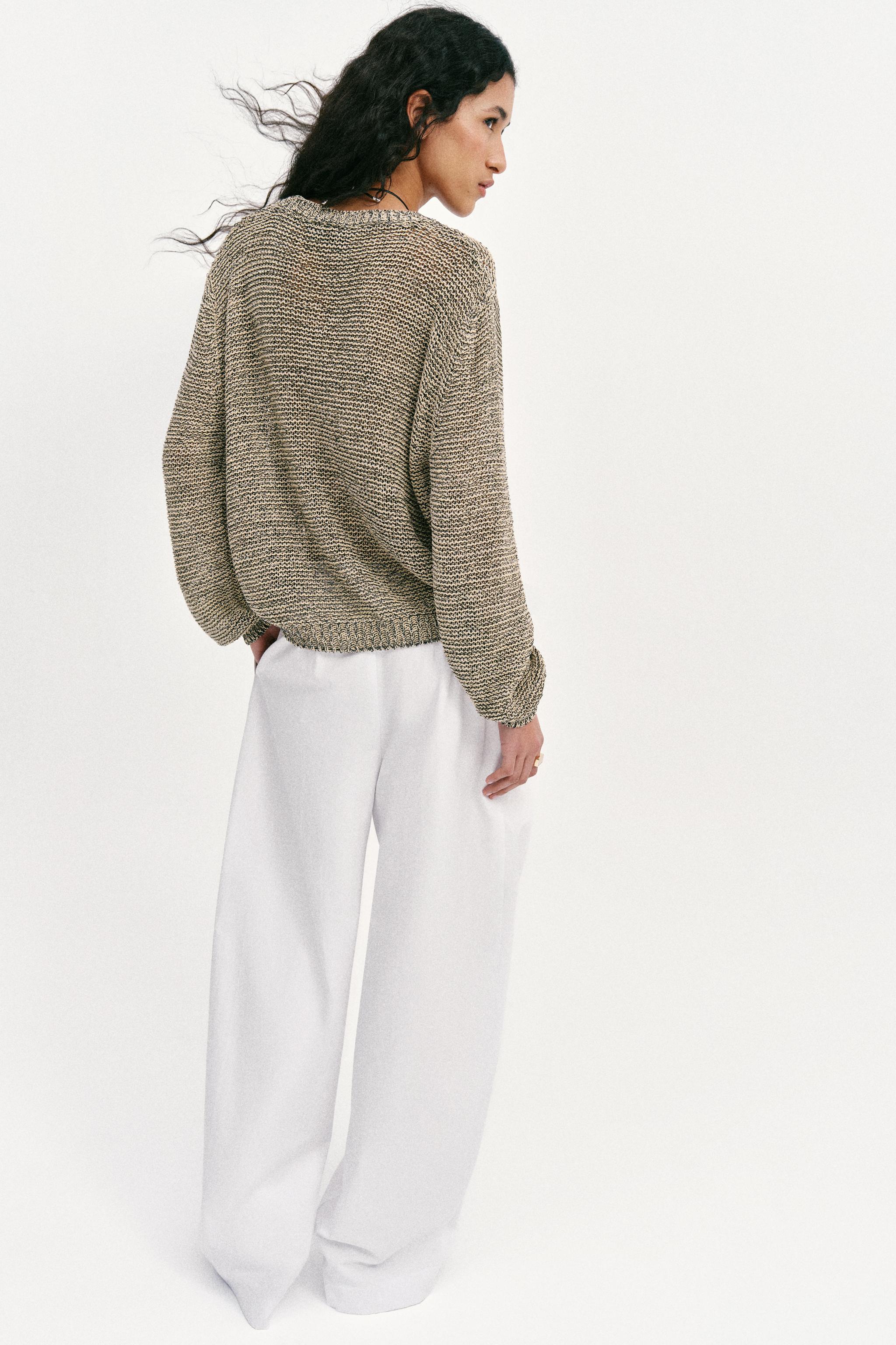 PULL EN MAILLE AVEC FIL MÉTALLISÉ